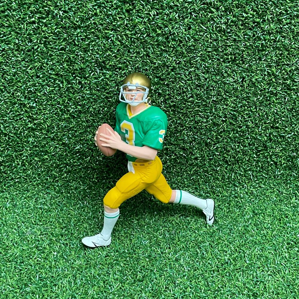 Vintage 1998 Hallmark Keepsake Ornament Joe Montana Notre Dame - Picture 3 of 4